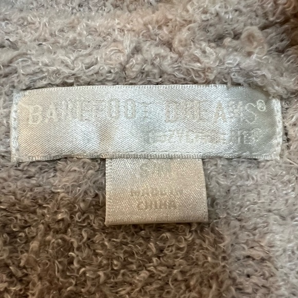 Barefoot Dreams Cream Colored CozyChic Lite Cable Shrug. Size S/M. - Picture 3 of 13